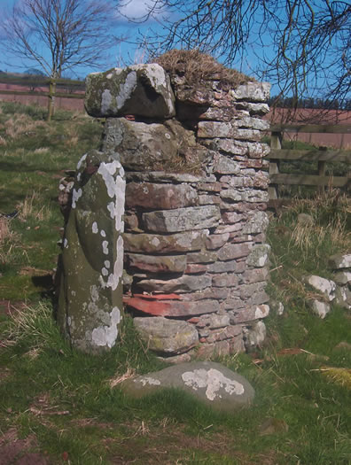 Image 2a: Hutton's gatepost &amp; dyke